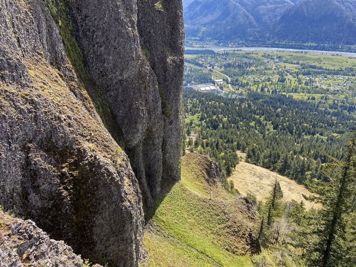 A rock cliff on Hamilton Mountain with the Columbia River Gorge below